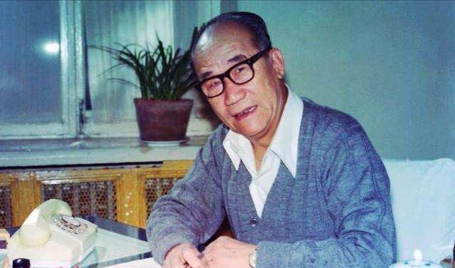 郭德纲|师徒先后上阵，责骂郭德纲相声低俗，德云社沦为娱乐性群体