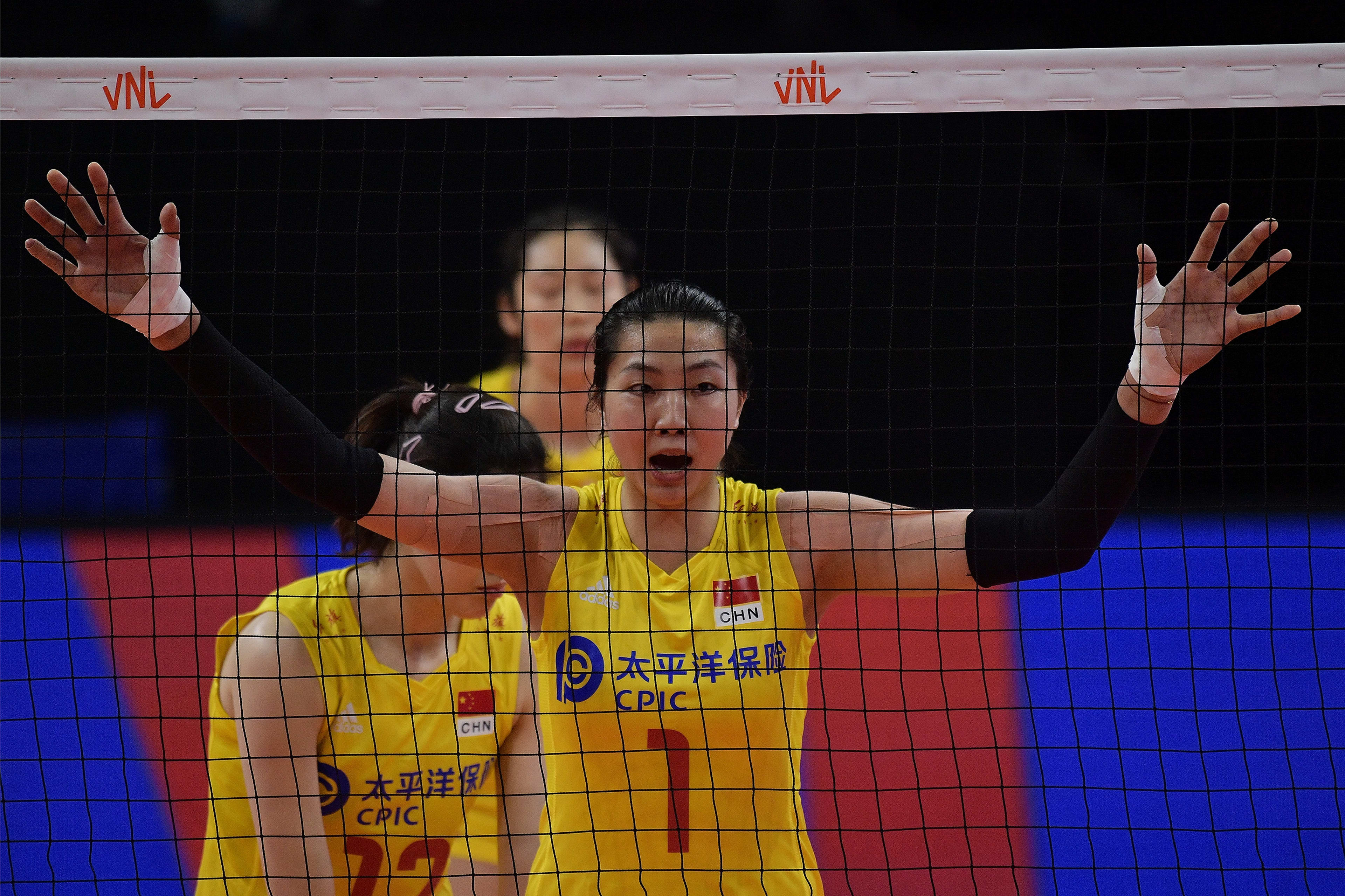 朱婷|3-0！中国女排速胜荷兰，朱婷指点王梦洁站位，郎平嘱咐语重心长