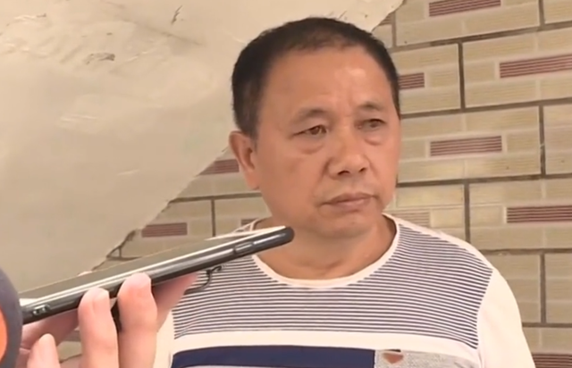 62岁老父亲娶妻生子,结果被35岁儿子赶出家门,邻居看了拍手叫好