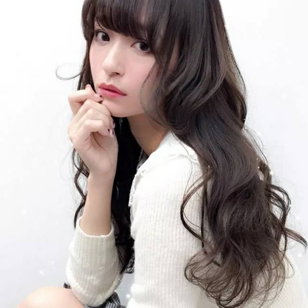 染发 以前最喜欢染发，现在却喜欢自然的发色，这是老了的表现吗？