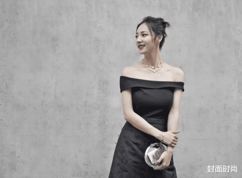 封面时尚 王思聪眼光真不赖，前女友陈雅婷身材惊艳，穿拼接鱼尾裙曲线太撩