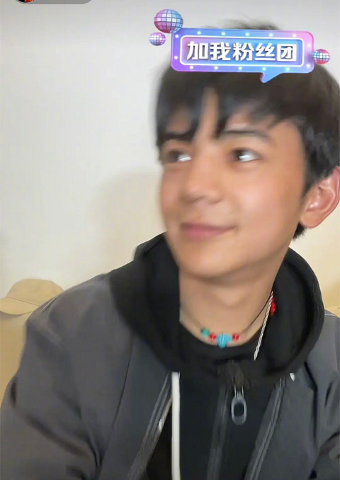 美男计|甘孜又用美男计：49岁局长一张照片帅出圈，这次丁真输了