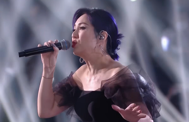 周深|江苏卫视跨年演唱会破3,众顶尖唱将抗收视,周深张靓颖连掀高潮