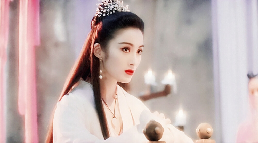 张敏|53岁张敏被小10岁老公强迫？穿睡衣被拍险出镜，用手遮脸未见真容