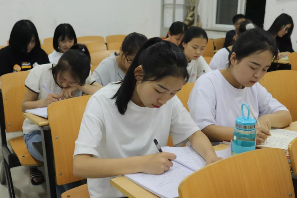 考研|大学“又苦又累”的专业，学习难度大且辛苦，就业也很困难