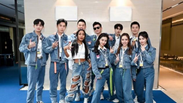 邓紫棋|157cm的邓紫棋才是“尺子”，跟168cm的baby站在一起，谁撒谎了？