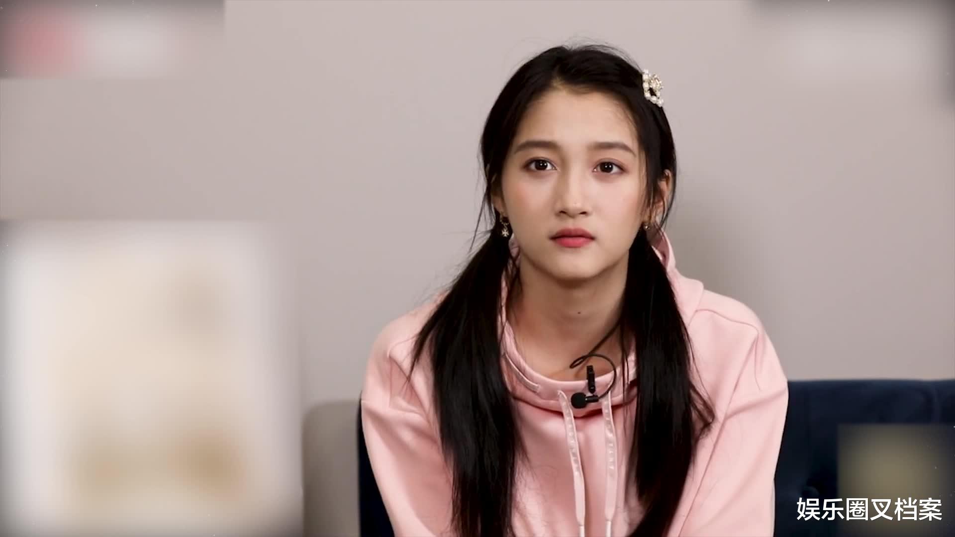 关晓彤|国民闺女背后的两个痴情男！初恋4年厮守，晓彤看男人的眼光真好