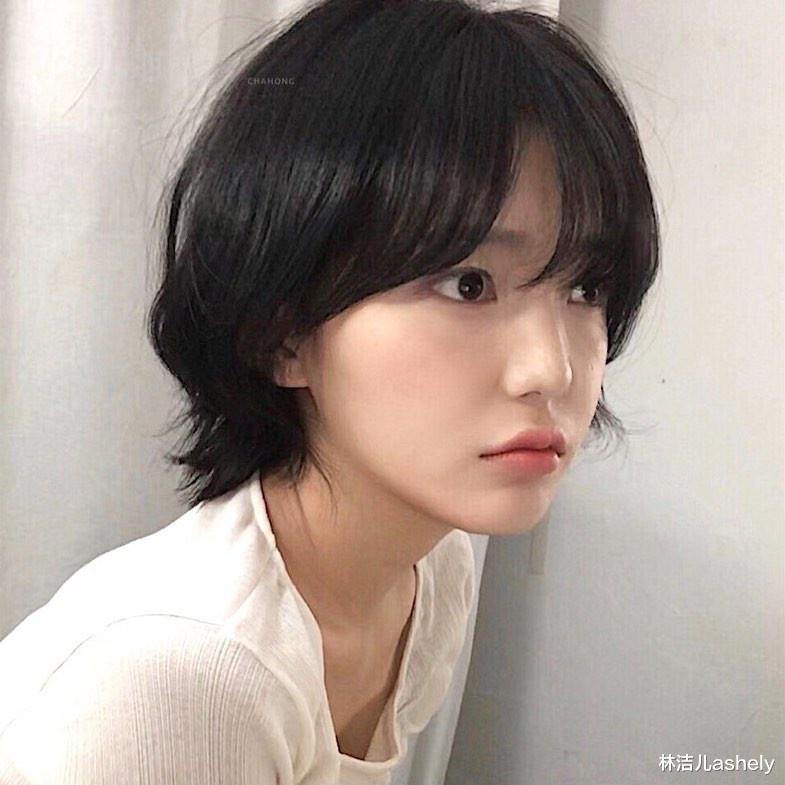 发型|这4款初秋发型在韩国爆红，内层挑染显脸小，一刀切更性感有个性