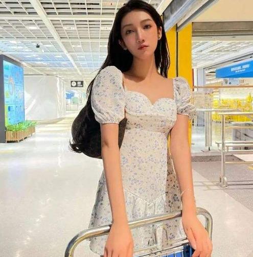 都美竹|都美竹风波后高调营业，一言不合就控评，惹怒网友被嘲满脸高科技