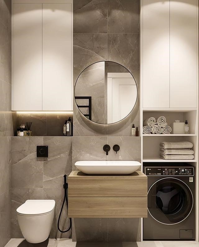 洗衣机塞进卫生间里，装柜子包起来与洗漱台组合，洗衣方便很省地