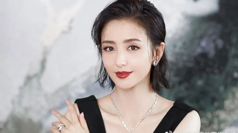 佟丽娅|佟丽娅官宣离婚，守了三年的秘密终于曝光：原来，我们都被她骗了