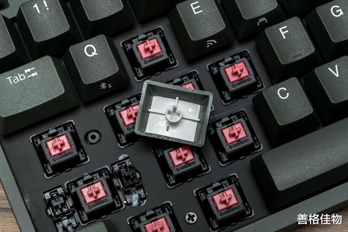 折叠屏|机械键盘怎么选？静音红轴适合打字吗？杜伽三模K320W苍峦墨体验