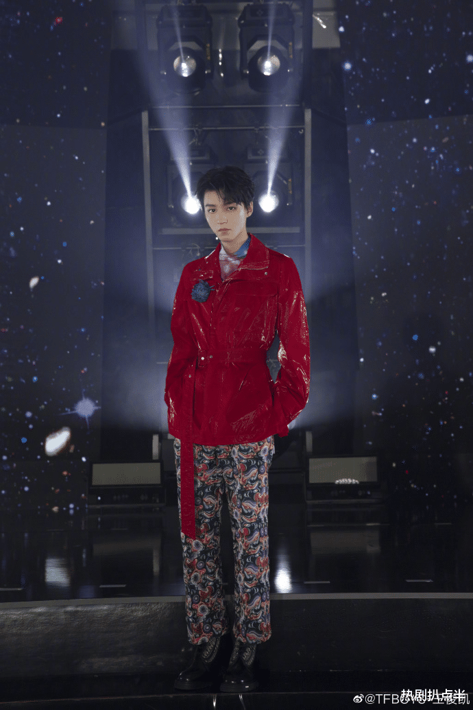 王俊凯|王俊凯被圈内人警告骚扰，秦海璐在《中餐厅》对他说的话，是真理