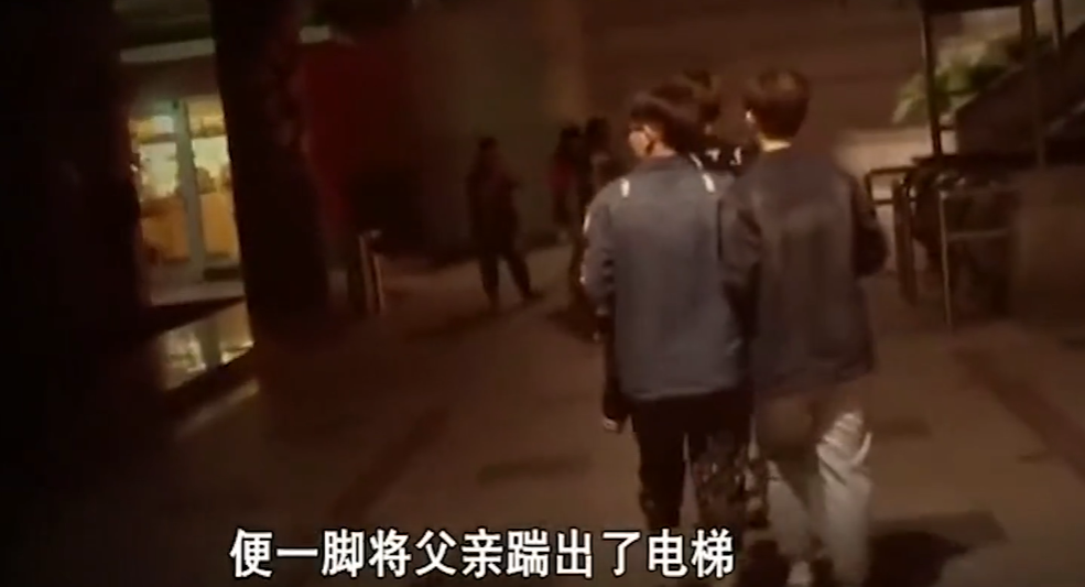 李宏毅|《变形计》里与李宏毅打架，14岁辍学的陈佩雯，如今却整容过度？