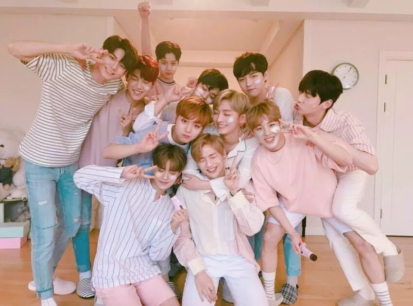 何炅|何炅在他面前怎么那么温柔？张杰：何老师跟娜娜独处一室我也不怕