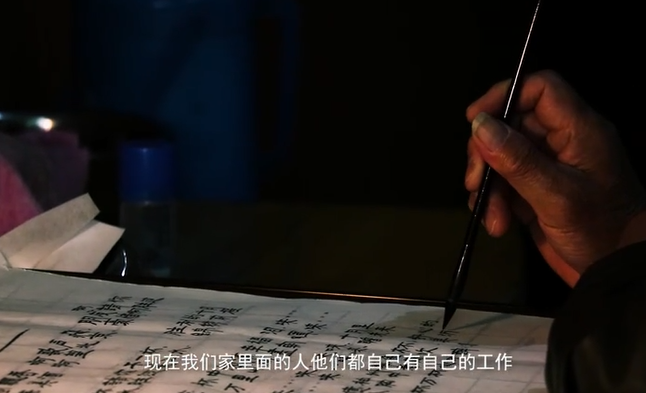 兜妈爱叨叨|开学季,一张对比图刺痛万千家长:你在往里看,你的父母在向外盼