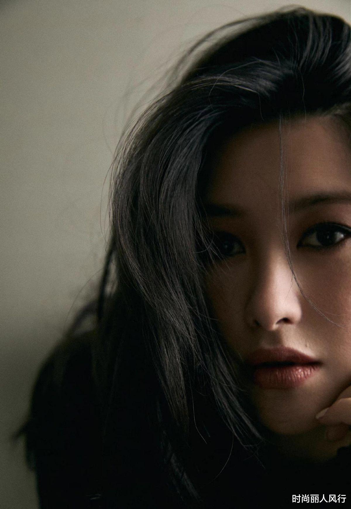 时尚丽人风行 朱珠产后首次公开亮相!穿黑裙戴鸽子蛋有豪门范,正式复出排场大