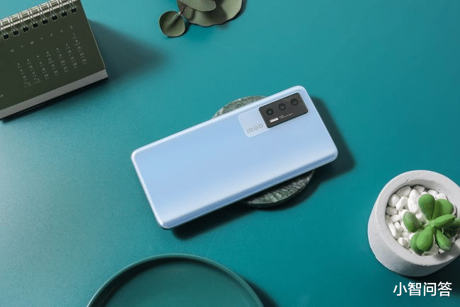 iqoo neo 两千的手机哪款好？