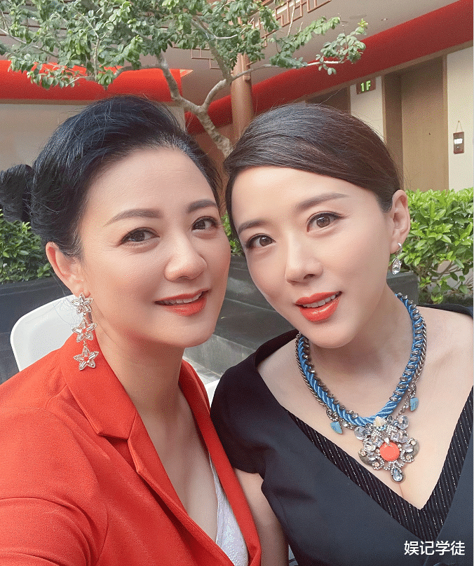 颜丹晨|43岁颜丹晨挺孕肚走红毯，工作室发文官宣，曾与苏有朋因戏传绯闻