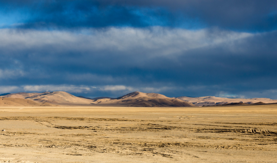 西藏 西藏自驾老司机忠告：无人区千万别在车里睡，原因为何？