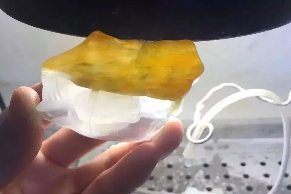 翡翠|第一眼看见这件翡翠作品的时候,一下子感觉穿越了时空!