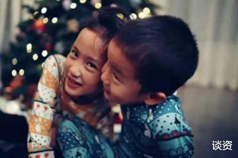 宋祖儿|黄磊一家五口出游被拍，三胎小儿子罕见现身，15岁多多身高瞩目