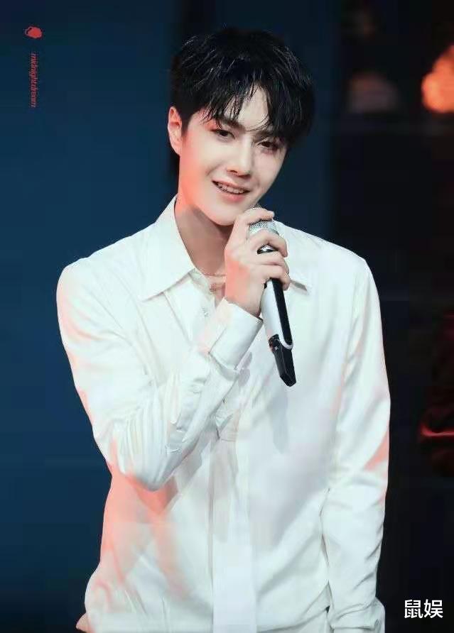 朱颜|王一博以罢工为代价？曝其强制要求乐华解约，自掏腰包打开局面