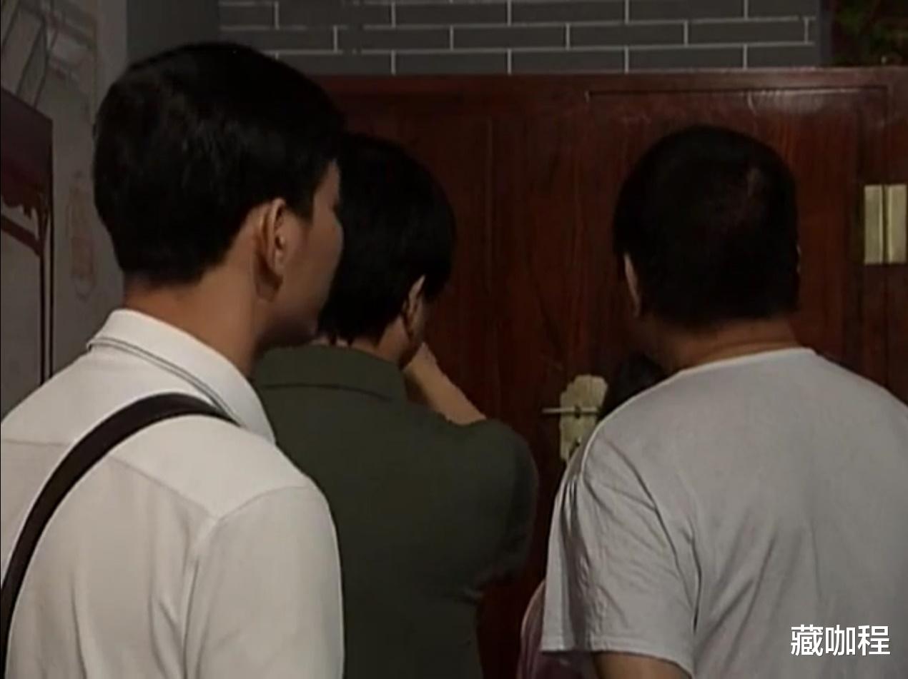 |并非顶箱遗失，塞克勒旧藏黄花梨方角柜