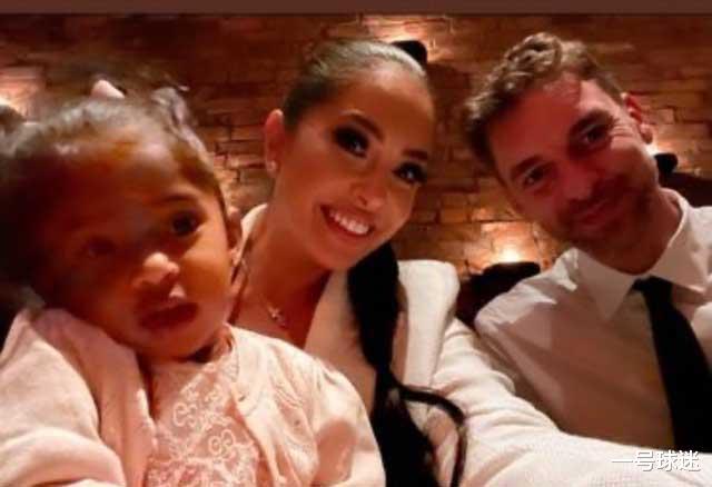 科比·布莱恩特|瓦妮莎不应该！名人堂仪式科比爸妈没有收到邀请，二老对外诉苦