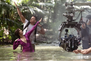 布拉德·皮特|57岁皮特新片太皮了！把影后放小推车里，一路狂奔脸成表情包