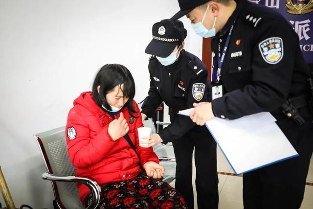 南充新闻网 「就地过年」倾听丨“双警”夫妻的新婚年