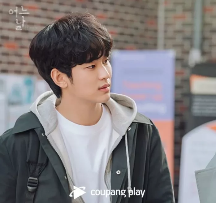 金秀贤|金秀贤新剧《某一天》曝光，33岁扮清纯大学生毫无违和感！