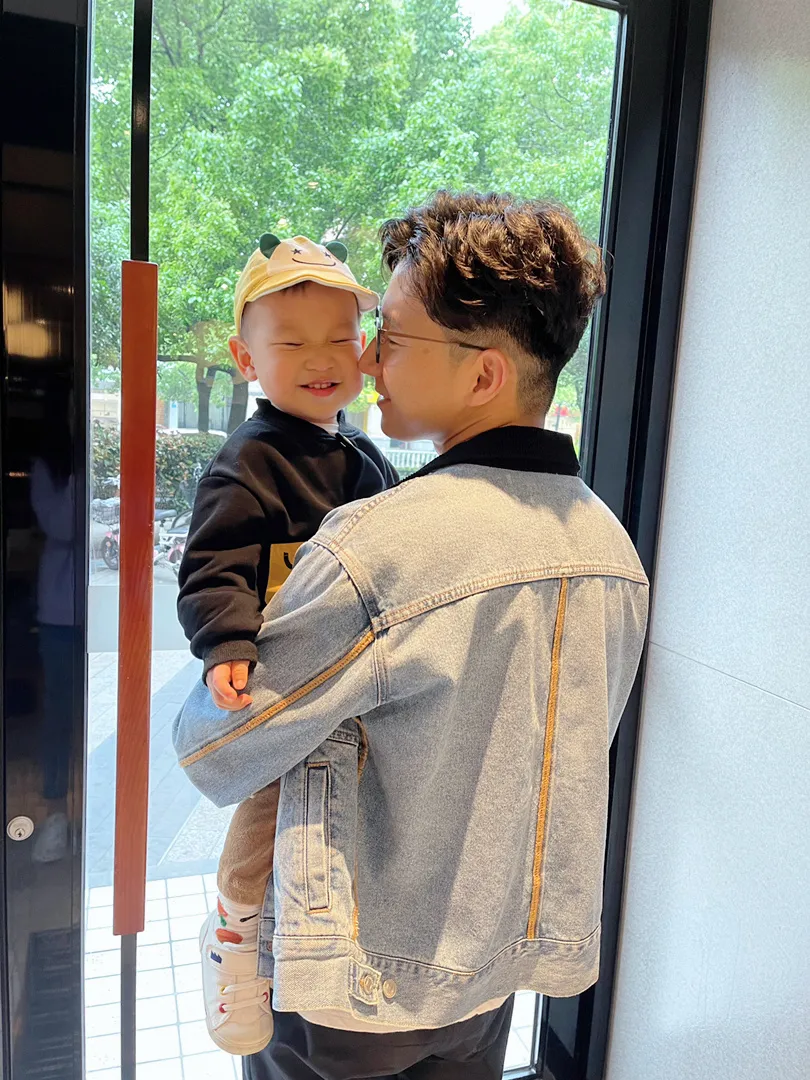 婴幼儿常识|国药育儿知识:这些看着都腰疼的抱娃姿势,你却每天都在用