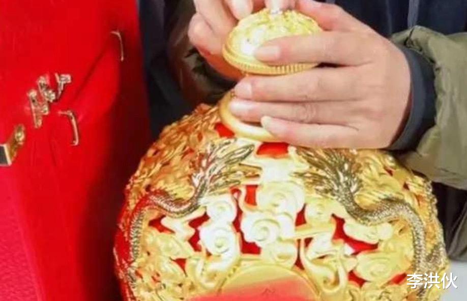 鹿晗|潘长江在直播间送福利，要先交钱进粉丝团，还需要配合他宣传新片