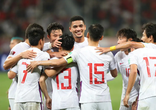 国足|国足生死战!CCTV现场直播,赢了晋级输了下课解散,李铁压力太大