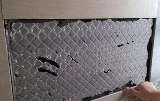 卫生间墙面不能做防水?问了师傅才知道,做防水贴砖会掉