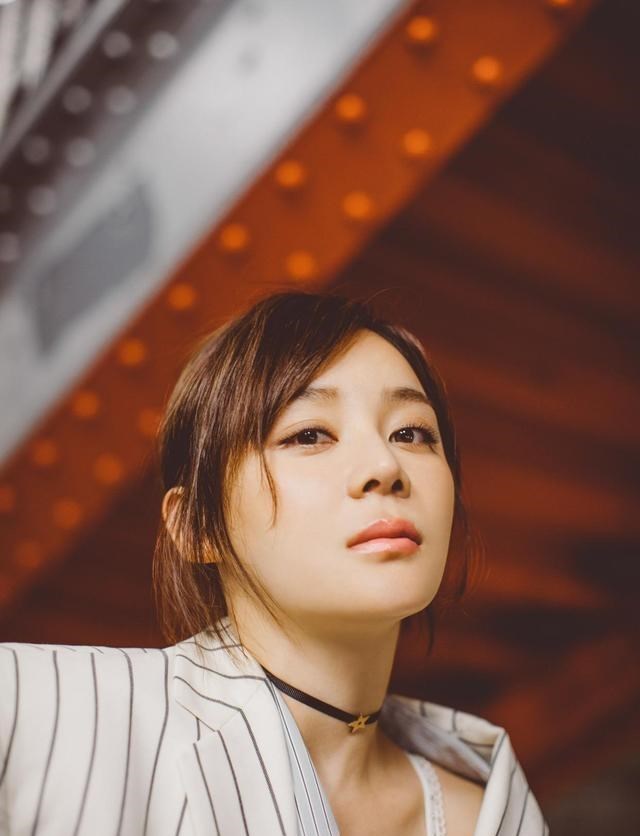 各抒己见 同是85花，有人死活捧不红，有人却命中自带流量，原因究竟在哪里