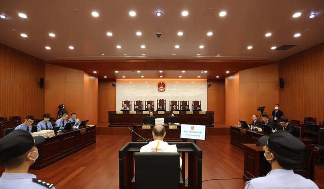 巴渝风景线 杭州杀妻分尸案开庭:小女儿向法庭求情,儿子希望父亲活下去