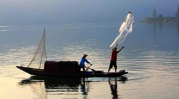 果莓妈咪说 南京一渔夫从河里捞出“天外之物”，专家看后大喜：可算找到了