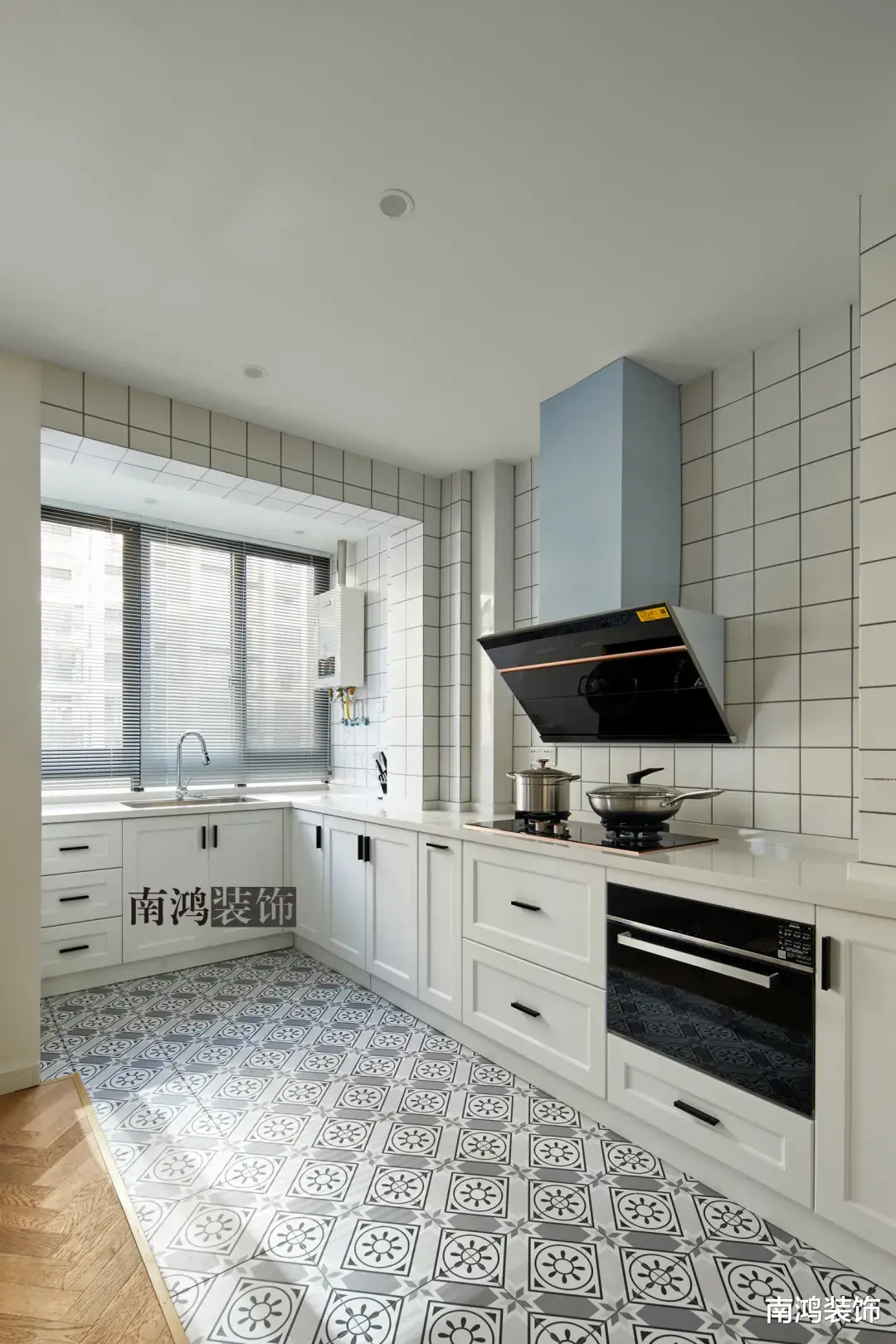 百搭厨房配色方案，你还只会“黑白配”吗？