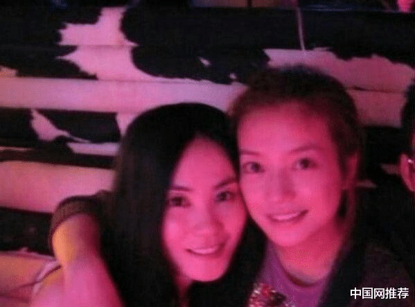 中国网推荐 赵薇深夜表白王菲？直呼“我爱她”，网友：又喝多了