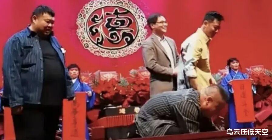 赵丽颖|岳云鹏出名了也改不了小气，糖掉在地上还捡起来塞嘴里