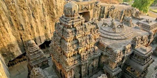 科学家 美国一位科学家，捡到10万年前的插头，难道真的有史前文明？