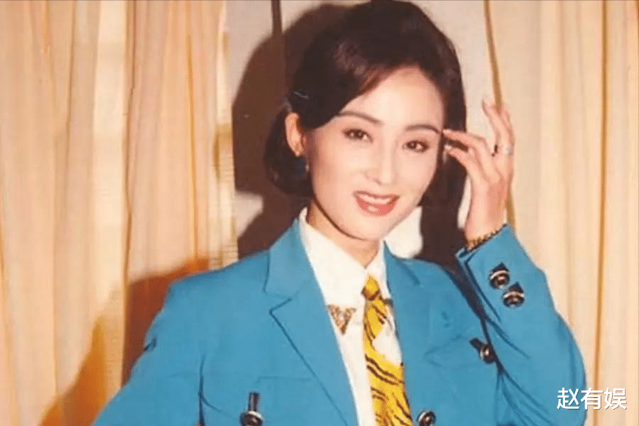 张敏|小10岁老公为网红站台，要求妻子穿睡衣露脸，网友：老公不要也罢