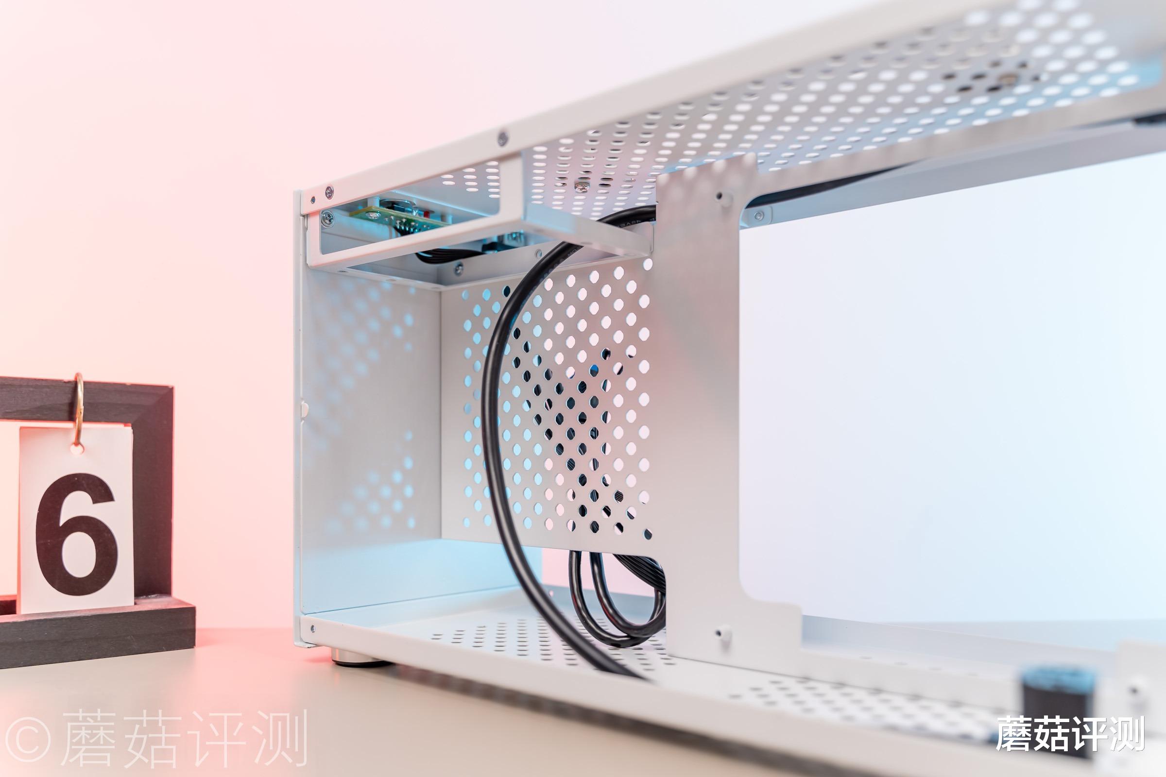 机箱|小巧精致，单手拎走、超频三蜂鸟2手提便携ITX机箱 评测