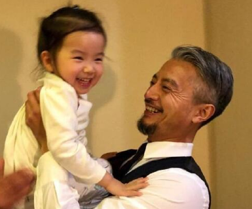 肖浩飞白|因老公退出娱乐圈的8位女星,各有各的故事,最大68岁,最小21岁