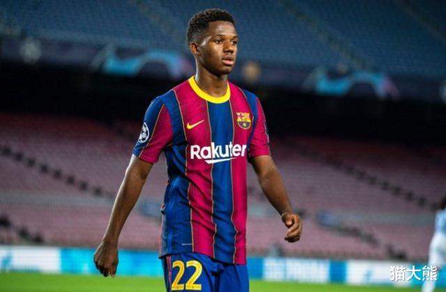 巴塞罗那|巴萨突遭重创！8000万新星恐赛季报销，西媒：半夜睡觉疼醒