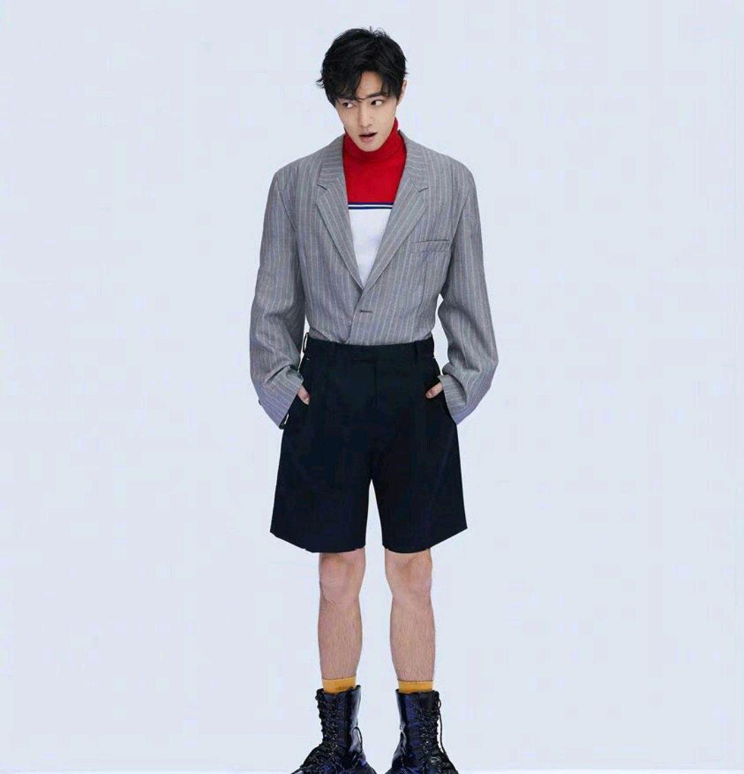 肖战|肖战登《ELLE》杂志，2022开年首封