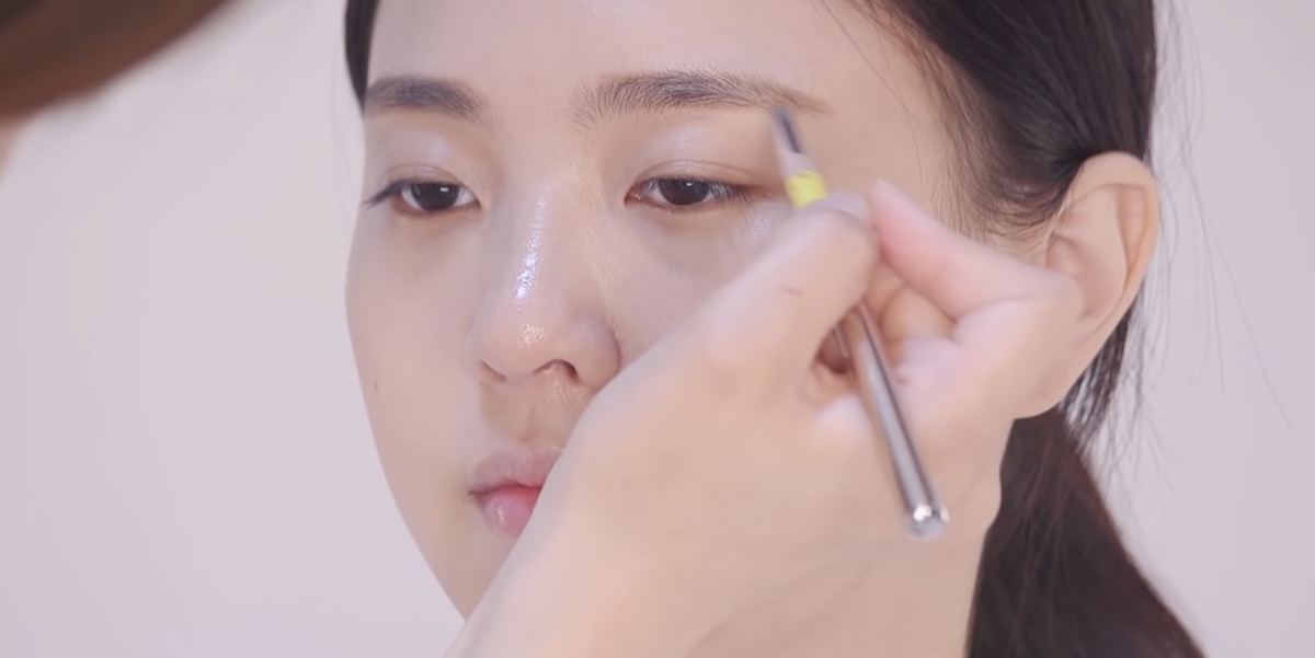 明星素颜 BLACKPINK彩妆师公开Jisoo「透明感伪素颜」妆容重点