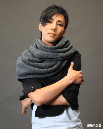 街舞|他凭一首歌家喻户晓，为救女友废一条腿却惨遭分手，如今成为传说